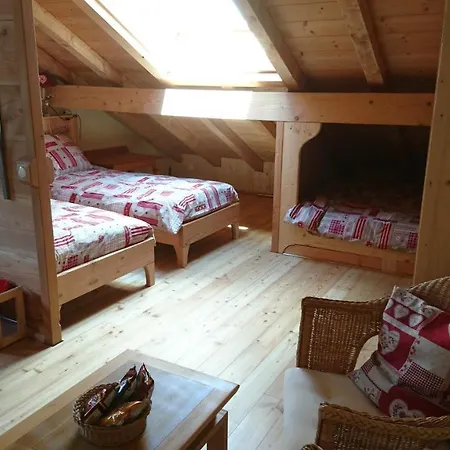 Douglasie Farm Retreat: Private Pond In Thousand Lakes Region Apartment