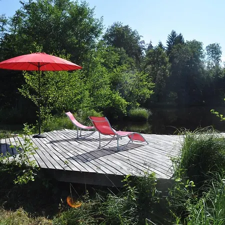 Douglasie Farm Retreat: Private Pond In Thousand Lakes Region