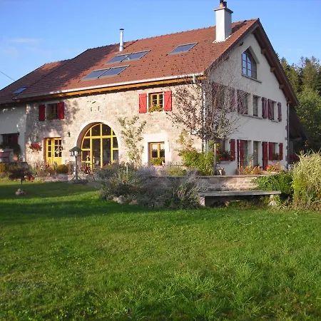 Douglasie Farm Retreat: Private Pond In Thousand Lakes Region Apartment *